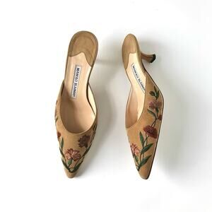 Vintage Manolo Blahnik Flower Embroidery Kitten Heel Pointed Toe Mule Pumps 37.5